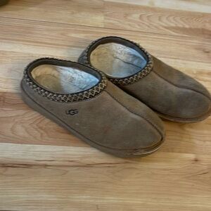 Ugg Taz - Used Youth size 5